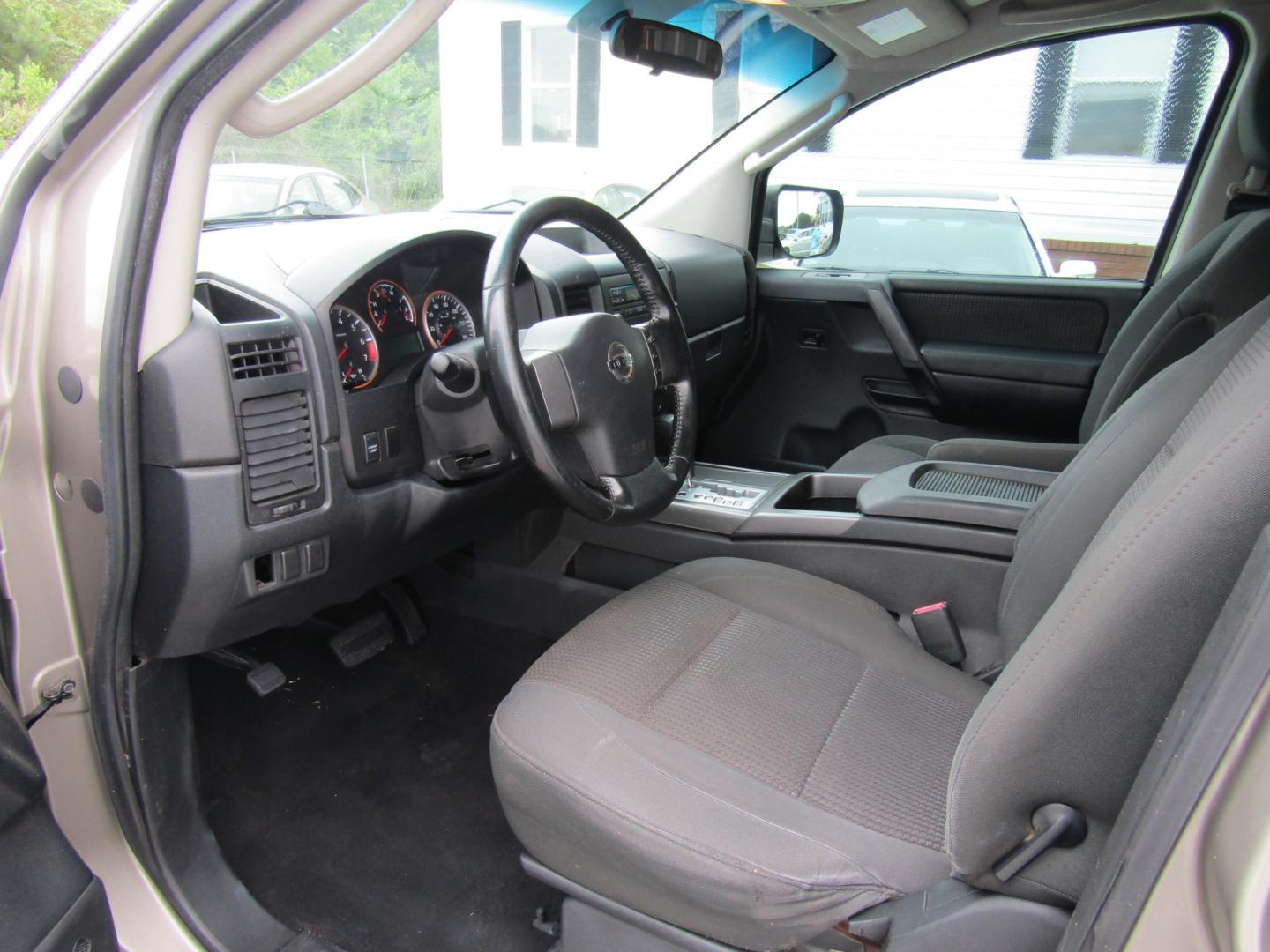 2008 Gray Nissan Titan LE Crew Cab 2WD SWB (1N6AA07DX8N) with an 5.6L V8 DOHC 32V engine, Automatic transmission, located at 15016 S Hwy 231, Midland City, AL, 36350, (334) 983-3001, 31.306210, -85.495277 - Photo#3